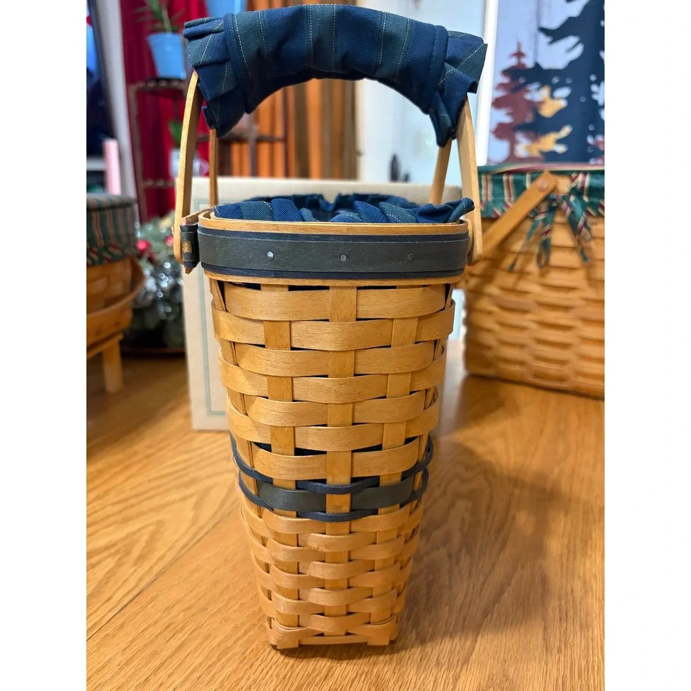 Longaberger‎ 1996 Collectors Club Basket – Signed – Christmas Collection
